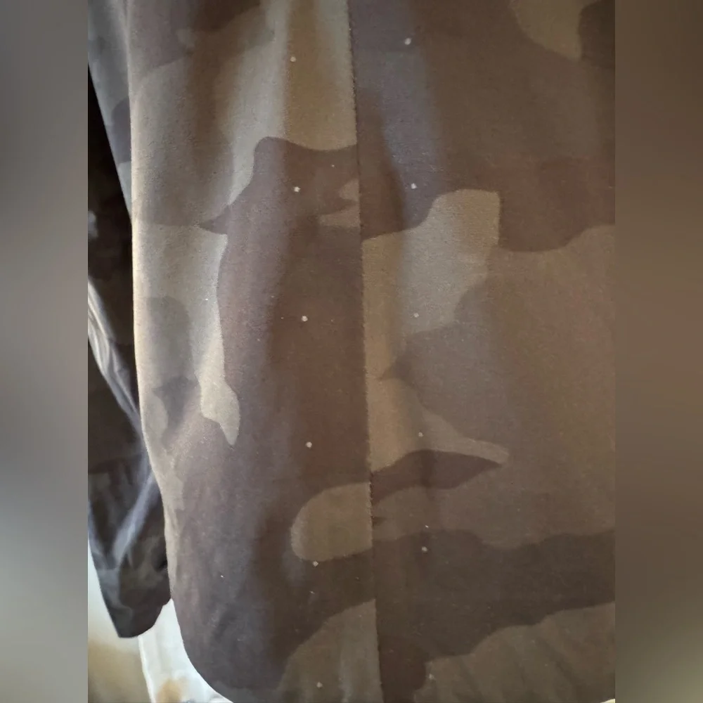 Lululemon Rain Chaser Jacket Heritage 365 Camo Dark Olive - Picture 8 of 10